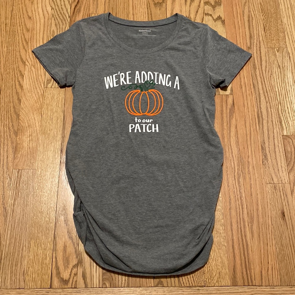 NWOT Motherhood Maternity M Pregnancy Announcement Top